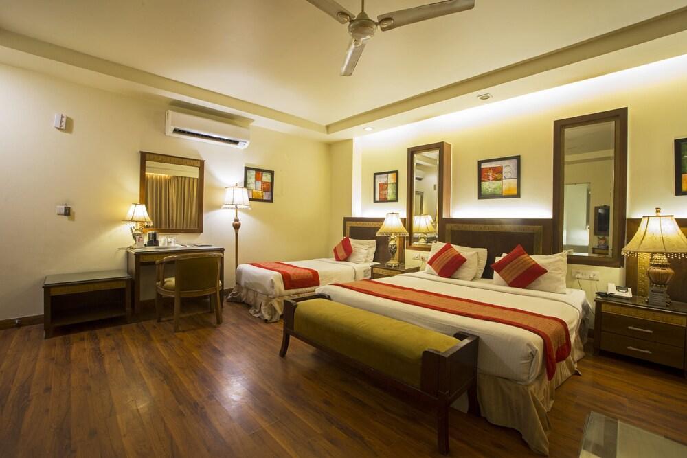 Hotel Picasso Paschim Vihar Delhi - Couple Friendly Local Ids Accepted Экстерьер фото