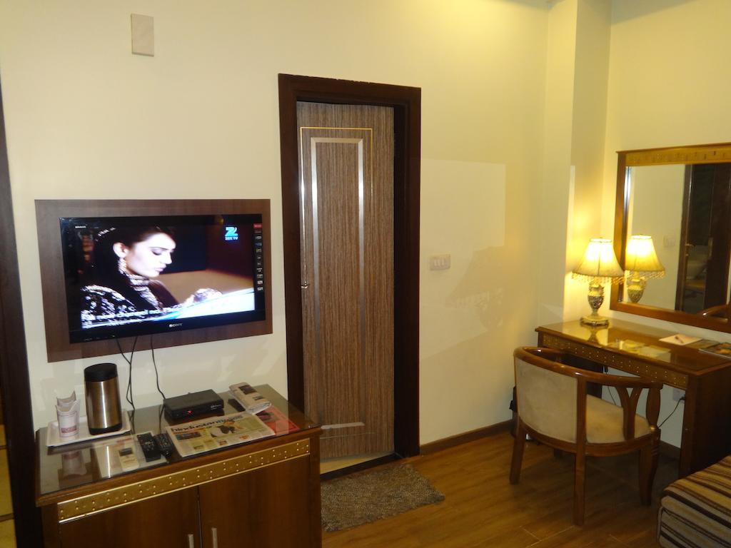Hotel Picasso Paschim Vihar Delhi - Couple Friendly Local Ids Accepted Номер фото