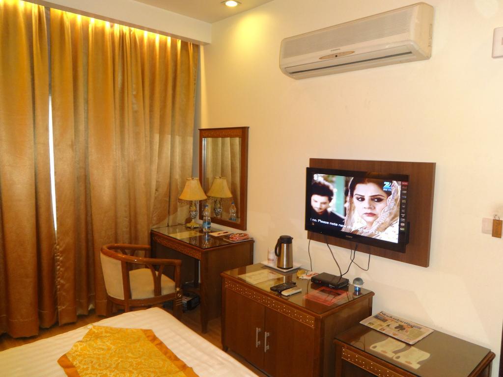 Hotel Picasso Paschim Vihar Delhi - Couple Friendly Local Ids Accepted Номер фото