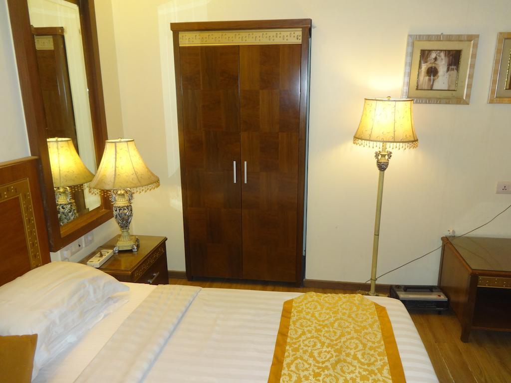 Hotel Picasso Paschim Vihar Delhi - Couple Friendly Local Ids Accepted Экстерьер фото