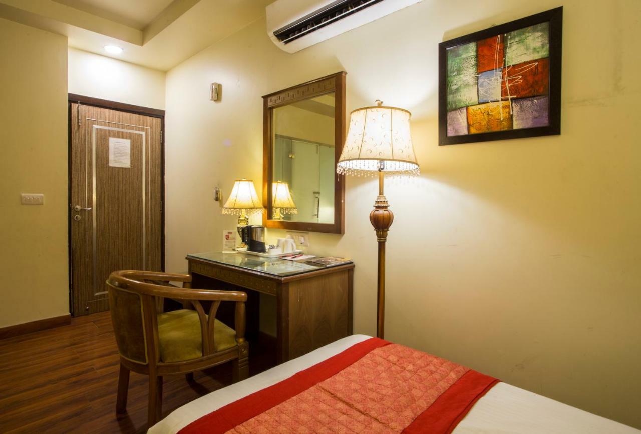Hotel Picasso Paschim Vihar Delhi - Couple Friendly Local Ids Accepted Экстерьер фото