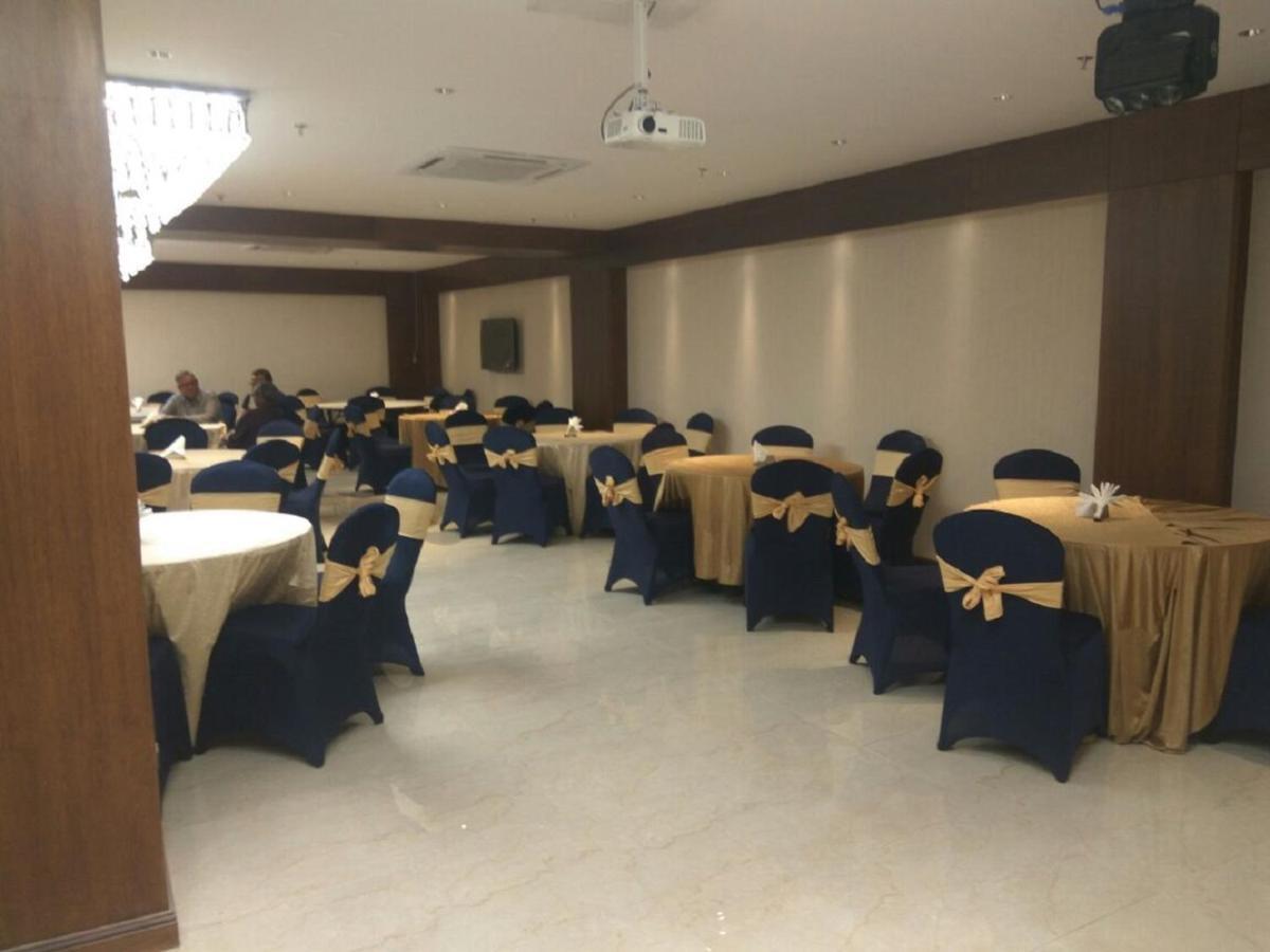 Hotel Picasso Paschim Vihar Delhi - Couple Friendly Local Ids Accepted Экстерьер фото